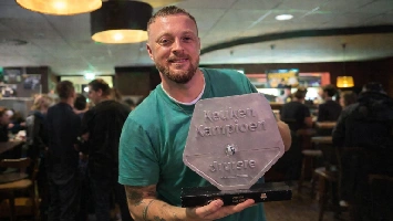 levi promoveert met ado klein